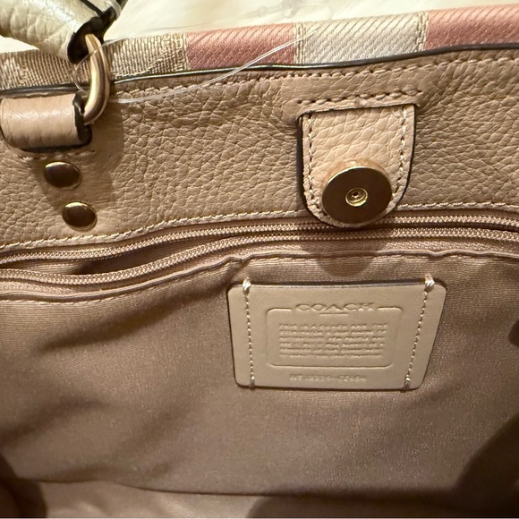 Dempsey Carryall Bag In Signature Jacquard With Stripe And Coach Patch - Picture 12 of 13